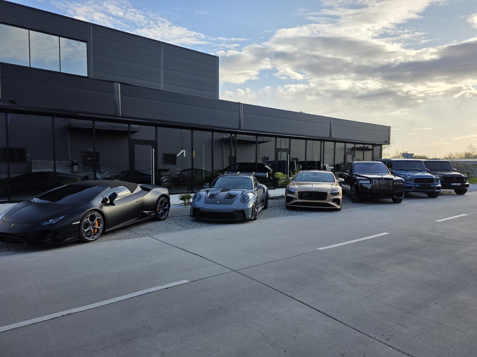showroom-image-top