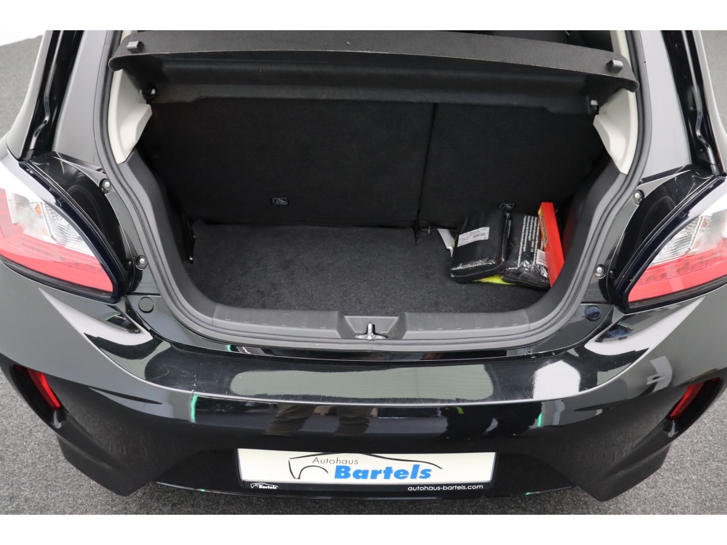 Fahrzeugabbildung Mitsubishi Space Star Select+ 1,2 l MIVEC M T AS&G mit AHK