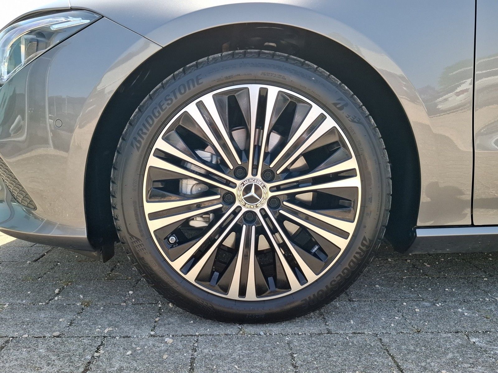 MERCEDES-BENZ CLA 200 d Shooting Brake AUTOMATIK / AHK / LED-H - Image 18