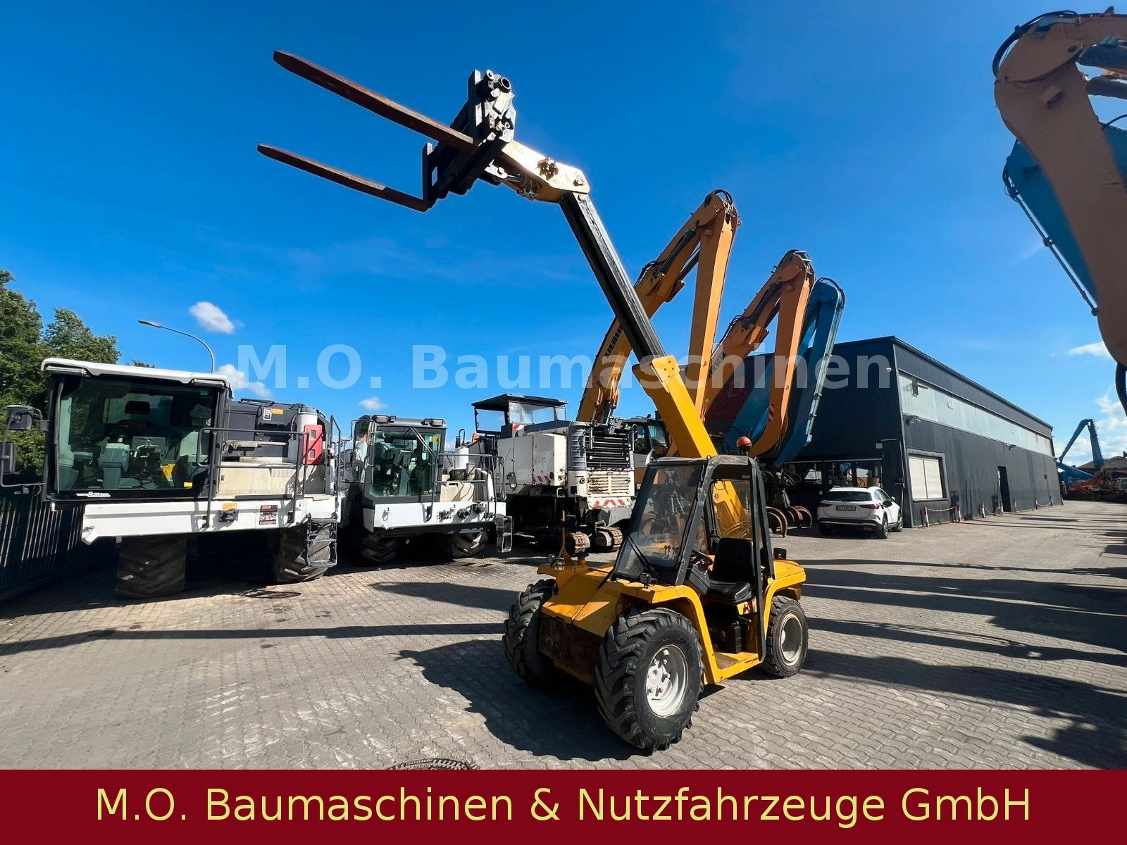 Fahrzeugabbildung Manitou BT 420 / SW /Gabel / 2 t / 4m / 4x4 /