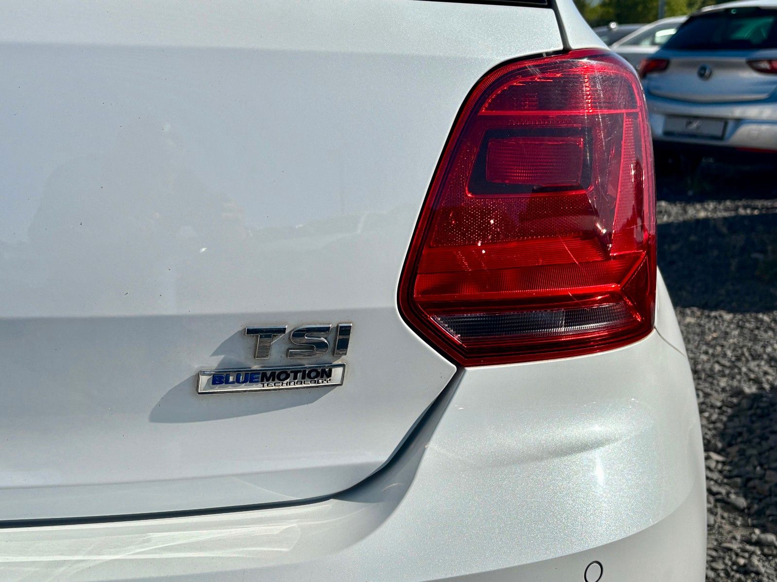 Fahrzeugabbildung Volkswagen Polo V Lounge 1.2 TSI 81kW LED Glasdach PDC Spor