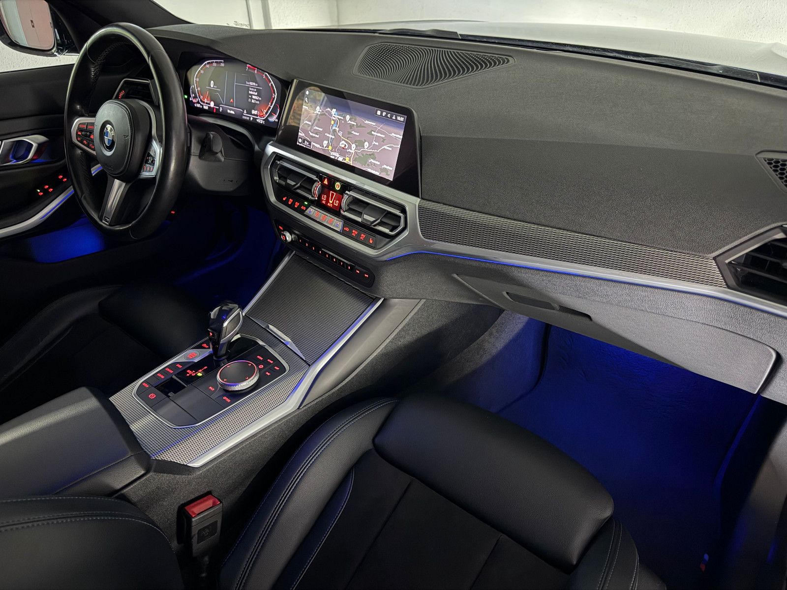 Fahrzeugabbildung BMW 330 i Lim. M SPORT/HIFI/VRTL+/DAB+/KAMERA/LASER