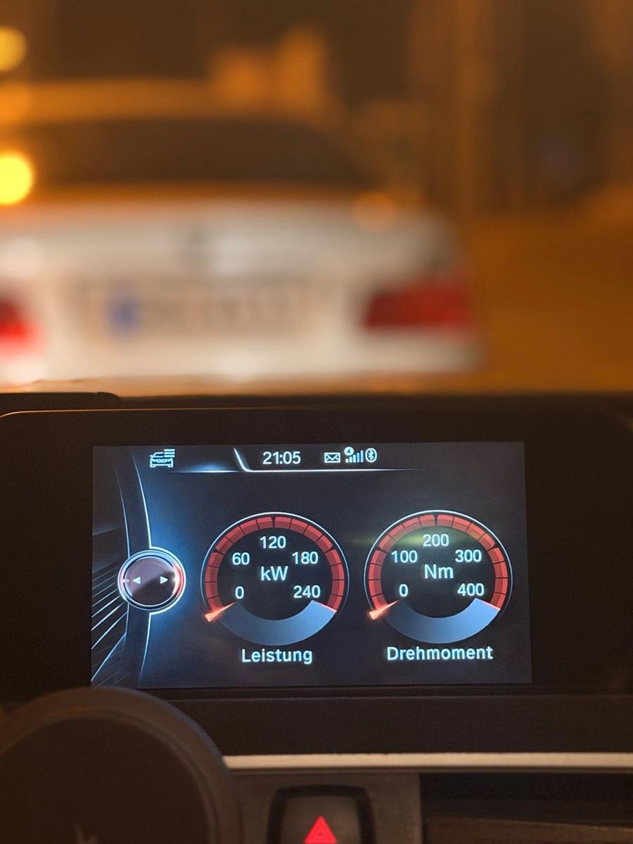 BMW 318 2014 — photo 12