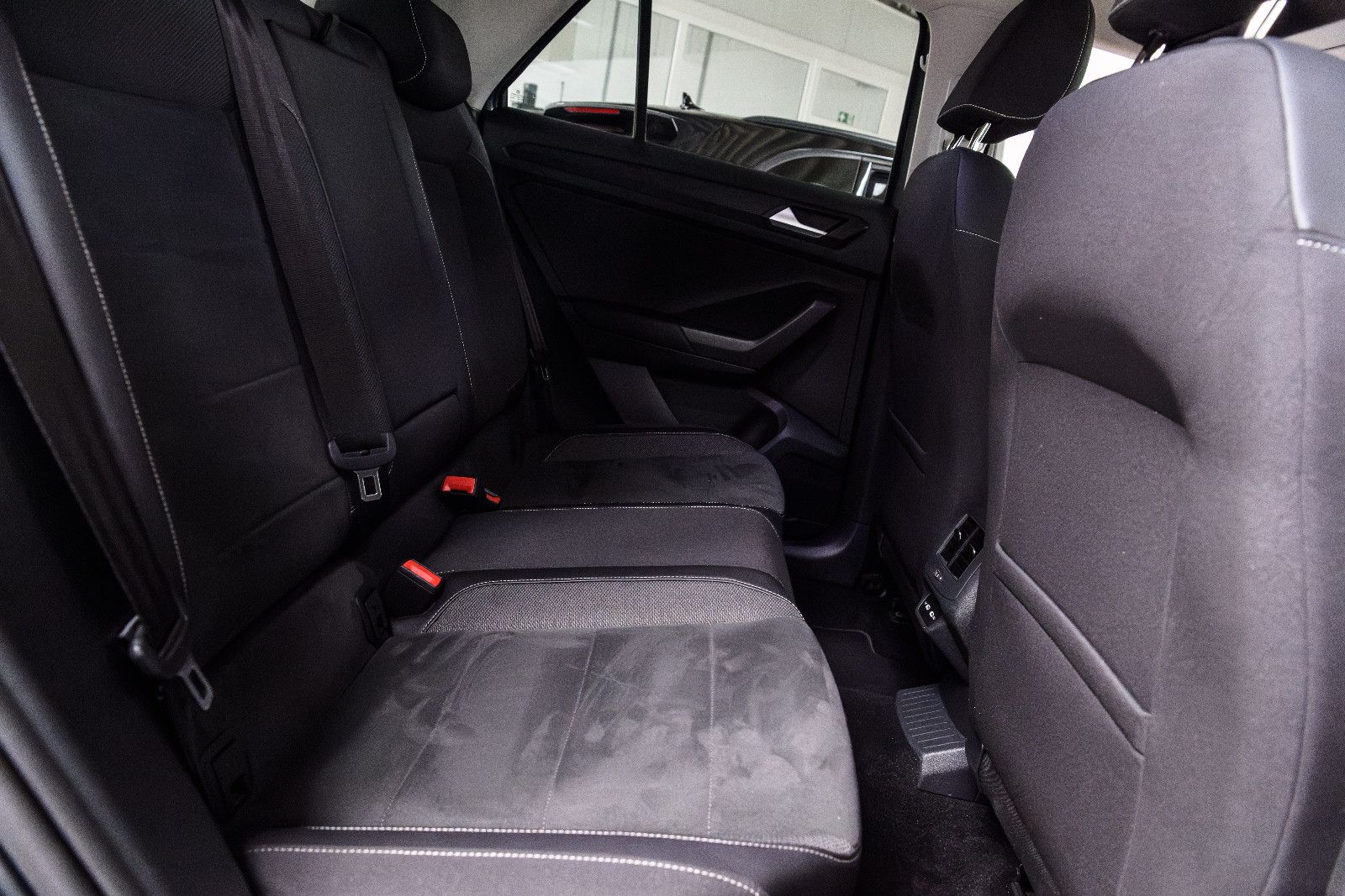 Fahrzeugabbildung Volkswagen T-Roc Style+LED+AHK+ACC+SHZ+GJR+APPCONNECT