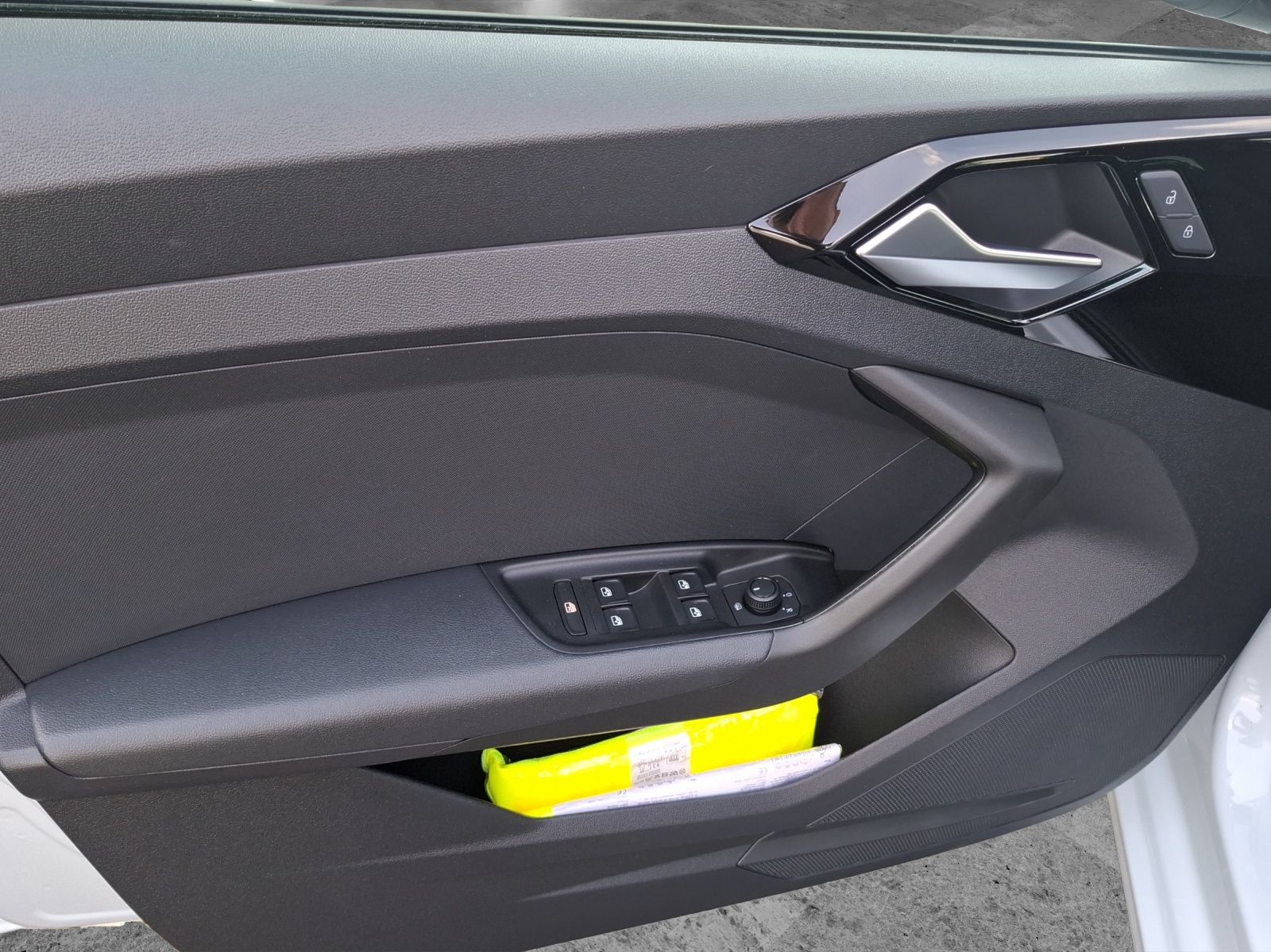 Fahrzeugabbildung Audi A1 Sportback 30 TFSI S-tronic LED Navi AVC GRA P