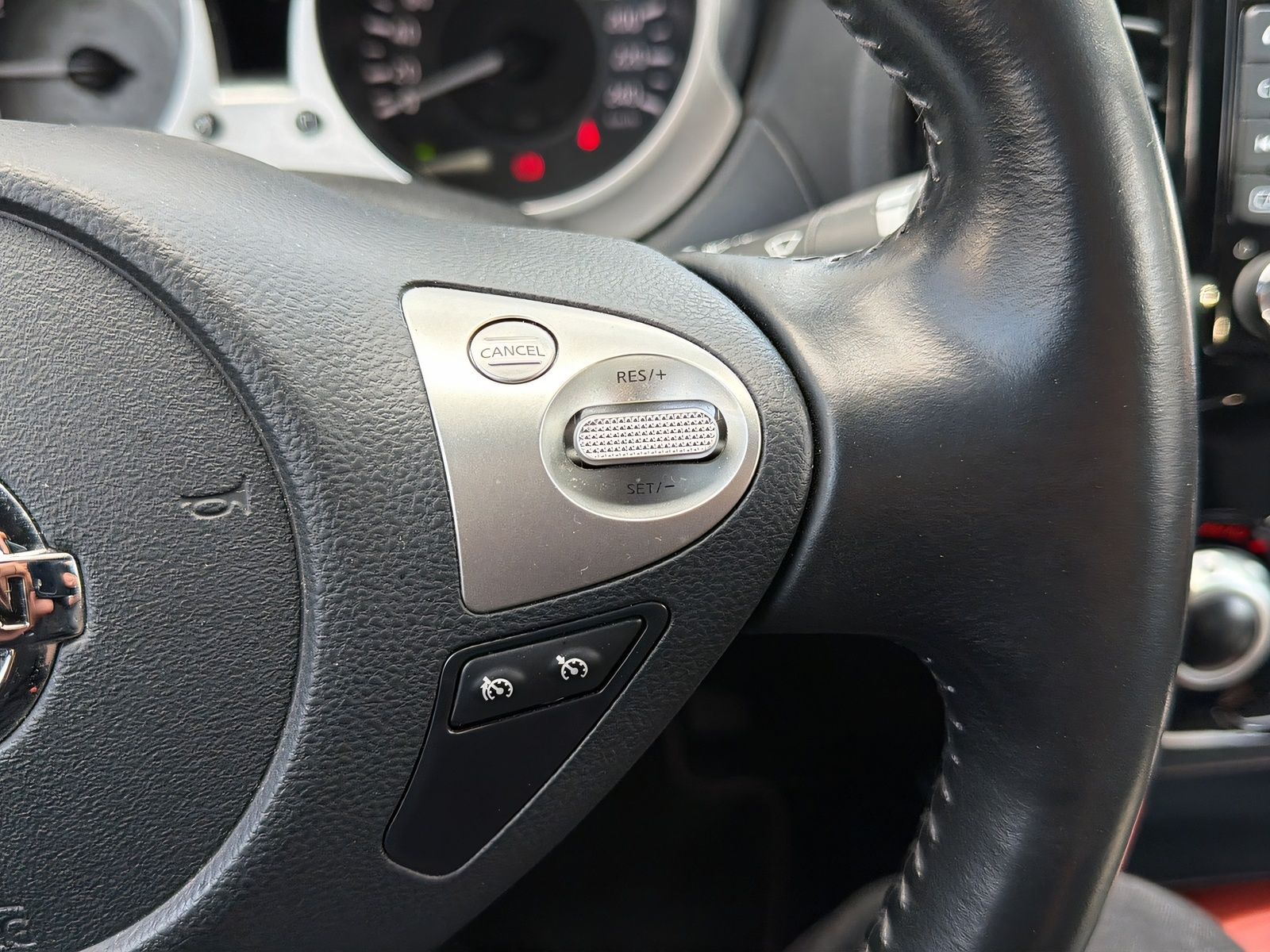 Fahrzeugabbildung Nissan Juke 1.6 TEKNA AUT. KEYLESS 360° KAM NAVI LEDER