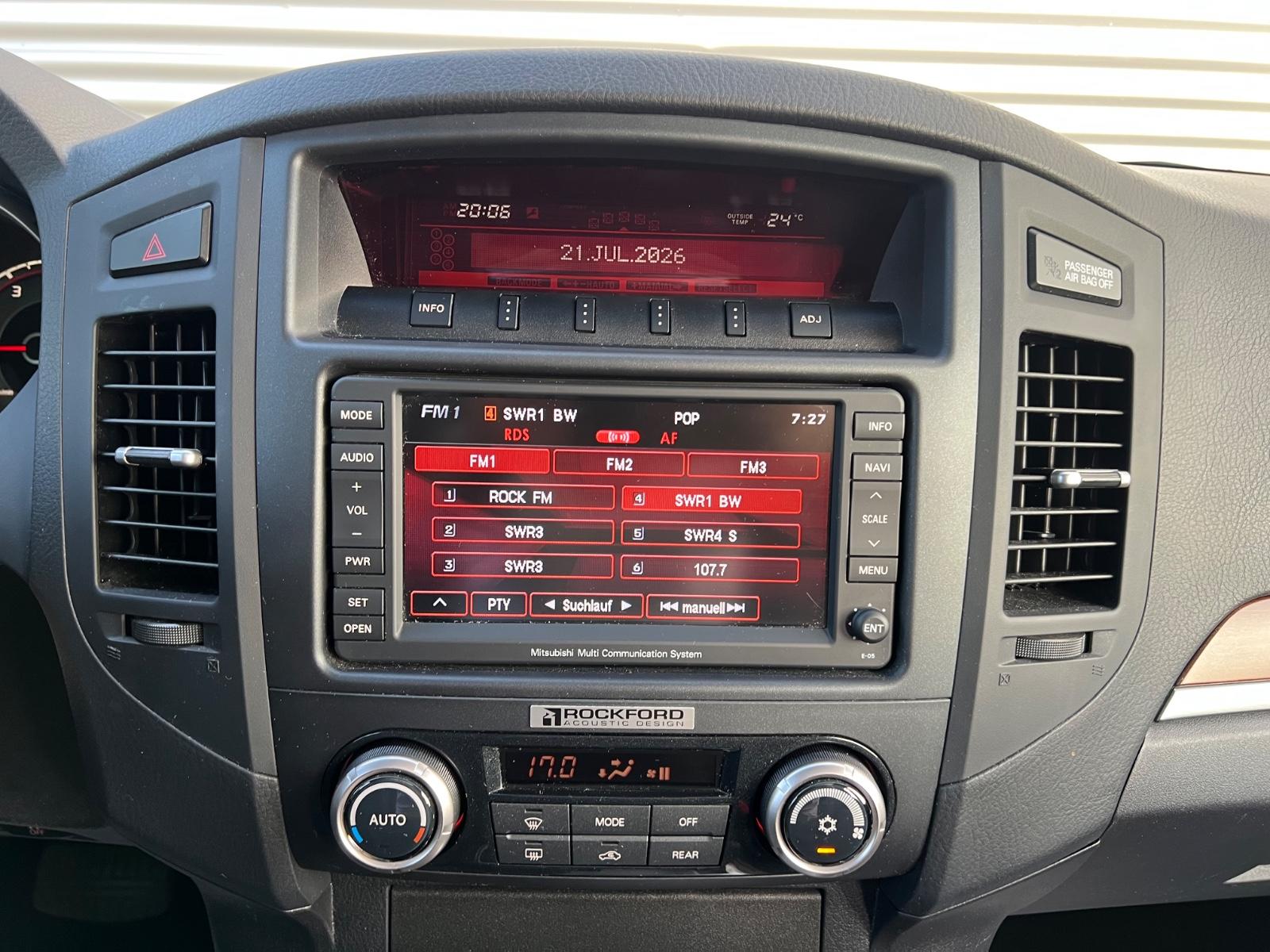 Mitsubishi Pajero 3.2 DI-D 200 ch Instyle 4x4 - 7 places - Cuir - GPS - Toit ouvrant