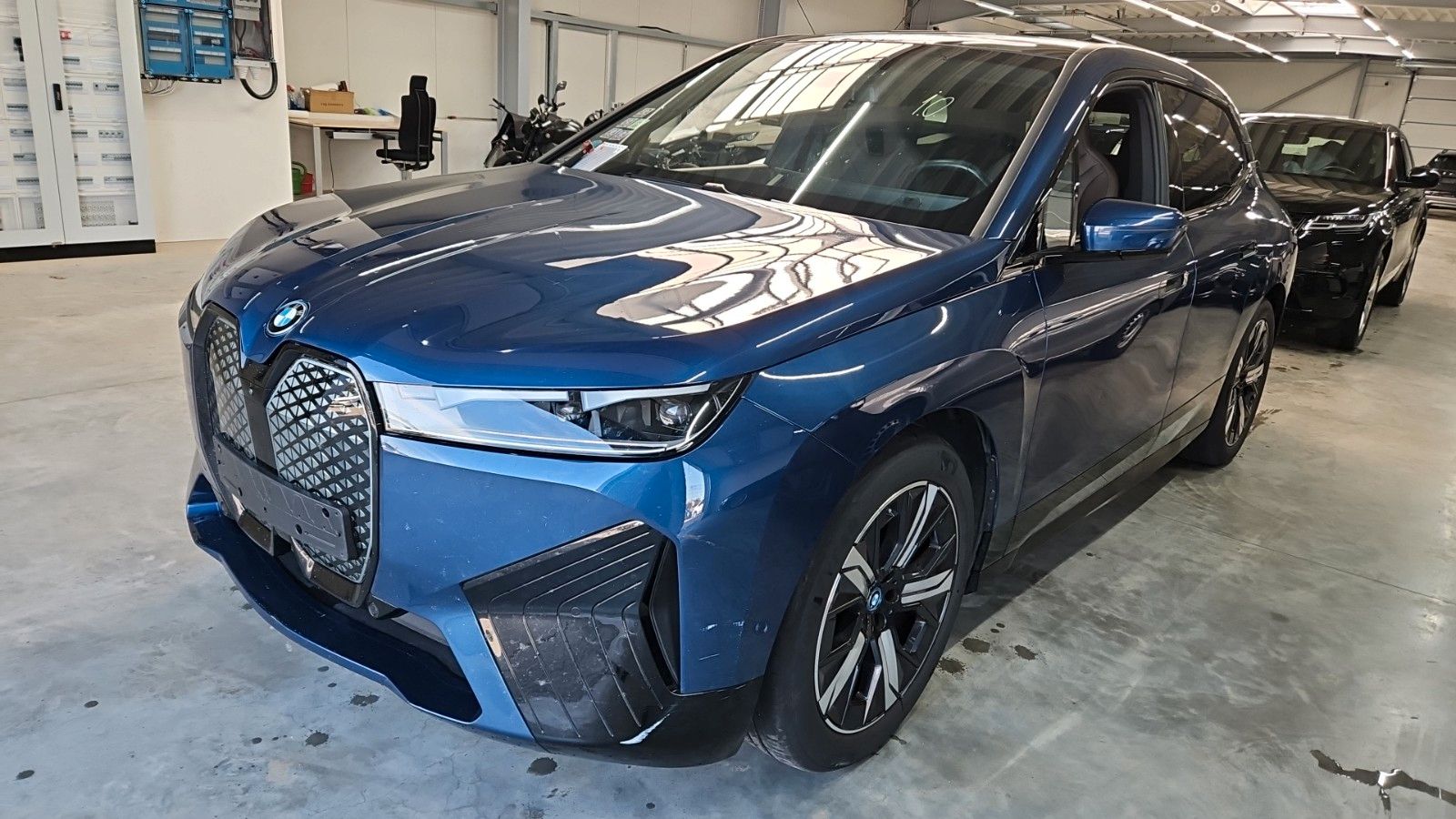 BMW iX 40 xDRIVE SPORT NAVI/LED/H&K/VIRT./SH/WÄRMEP. imagem 3