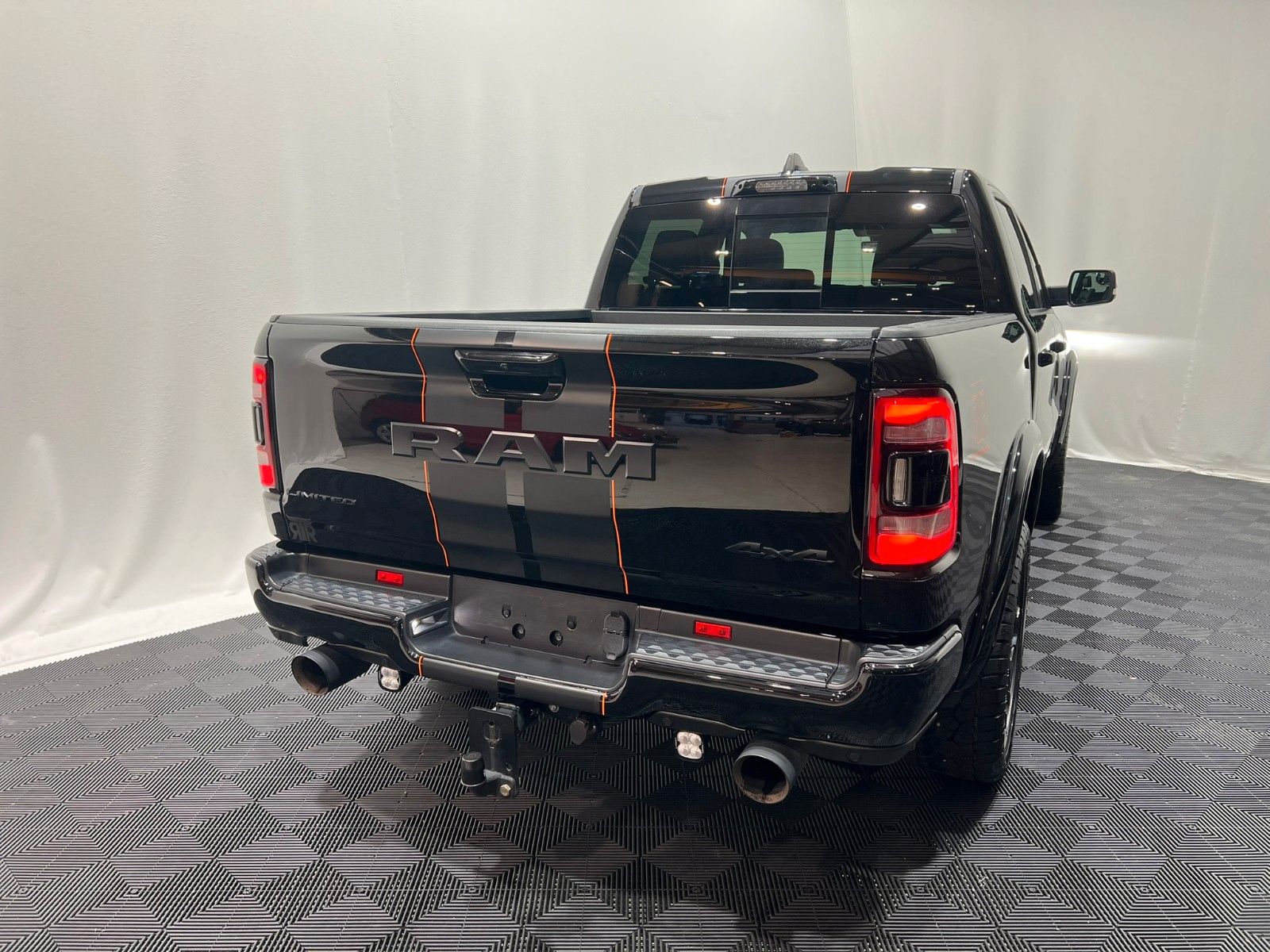 Fahrzeugabbildung Dodge RAM  1500 LIMITED NIGHT CREW CAB 4X4 *RTR UMBAU*