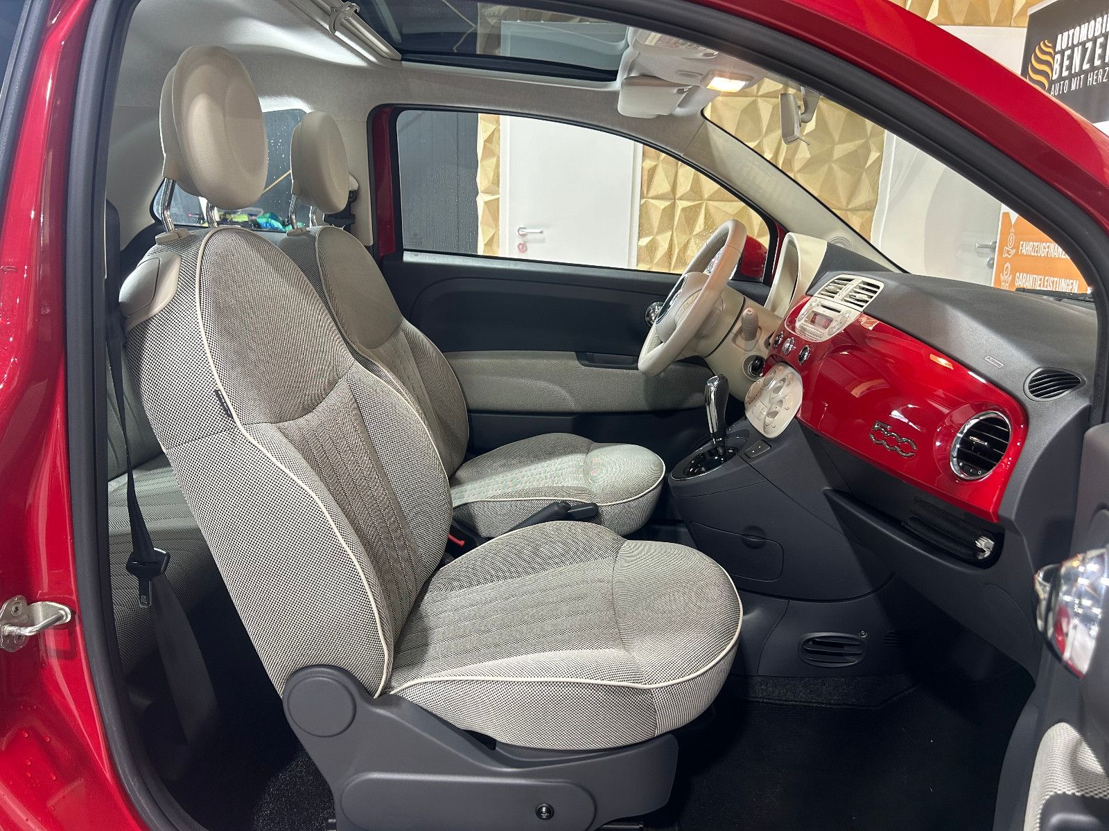 Fahrzeugabbildung Fiat 500 Lounge/AUTOMATIK/PANO/KLIMA/1.HAND