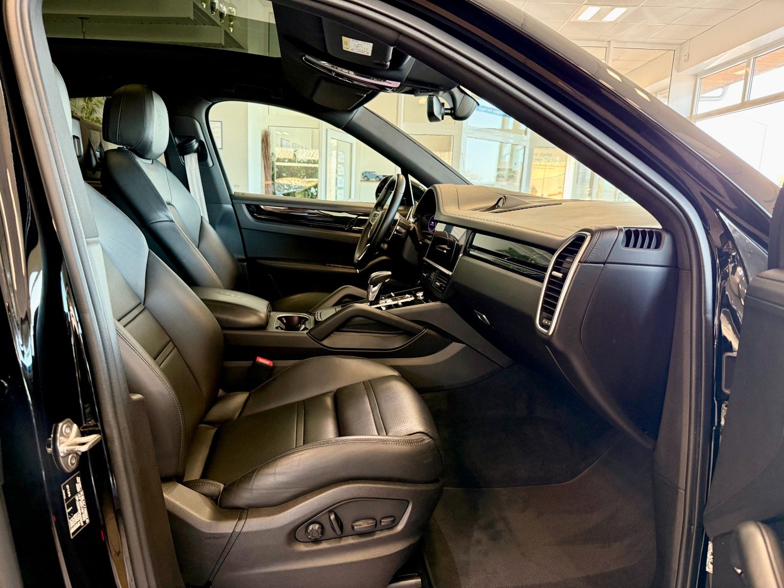 Porsche Cayenne Coupe Platinum Edition SportDesign foto 15