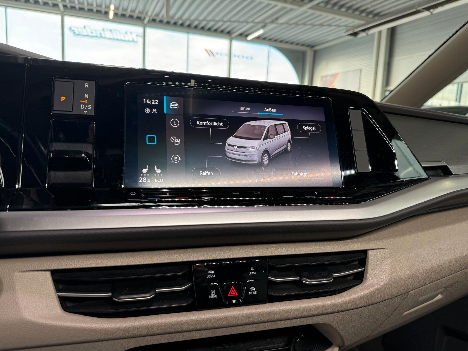 Fahrzeugabbildung Volkswagen T7 Multivan LANG 1.4 TSI eHybrid Life "AHK PANO"