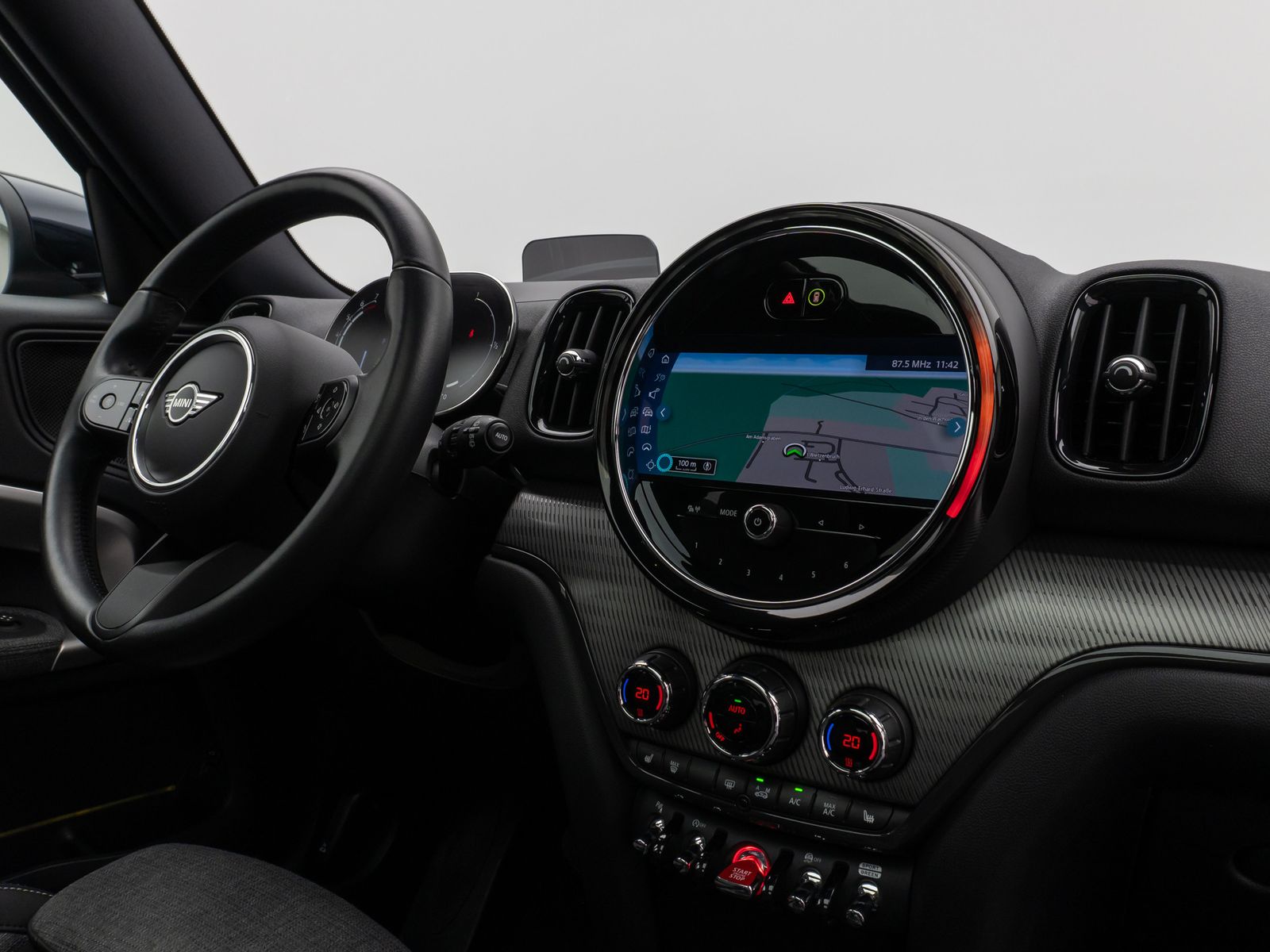 Fahrzeugabbildung MINI Cooper Countryman HUD Panorama Kamera Sportsitze
