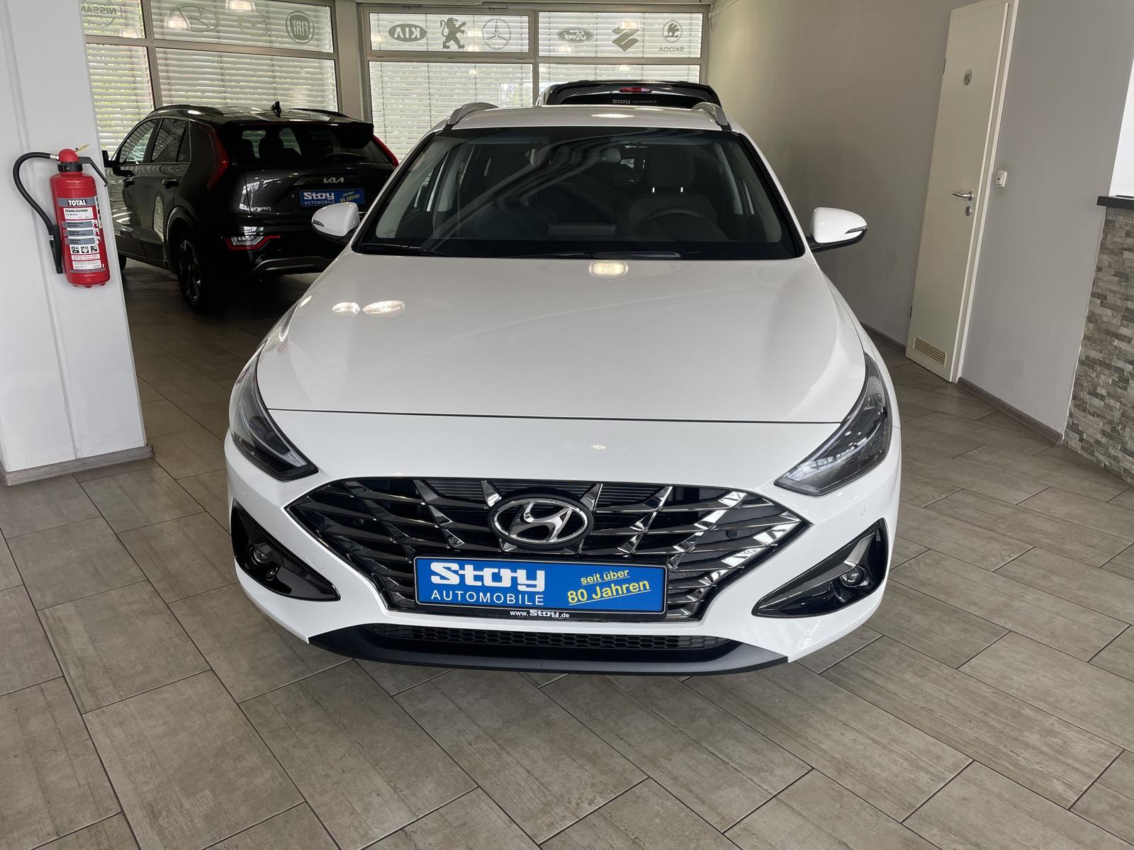 Hyundai i30 Kombi 1.5 T-GDI LED SHZ PDC v+h Allwetter