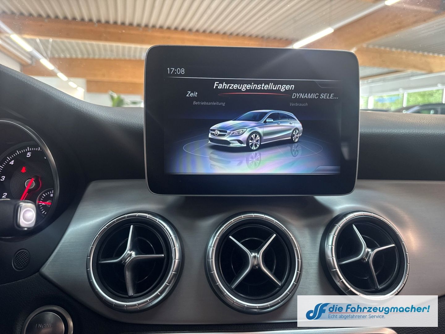 Fahrzeugabbildung Mercedes-Benz CLA 180 Shooting Brake AMG Sportpaket Navi LED *