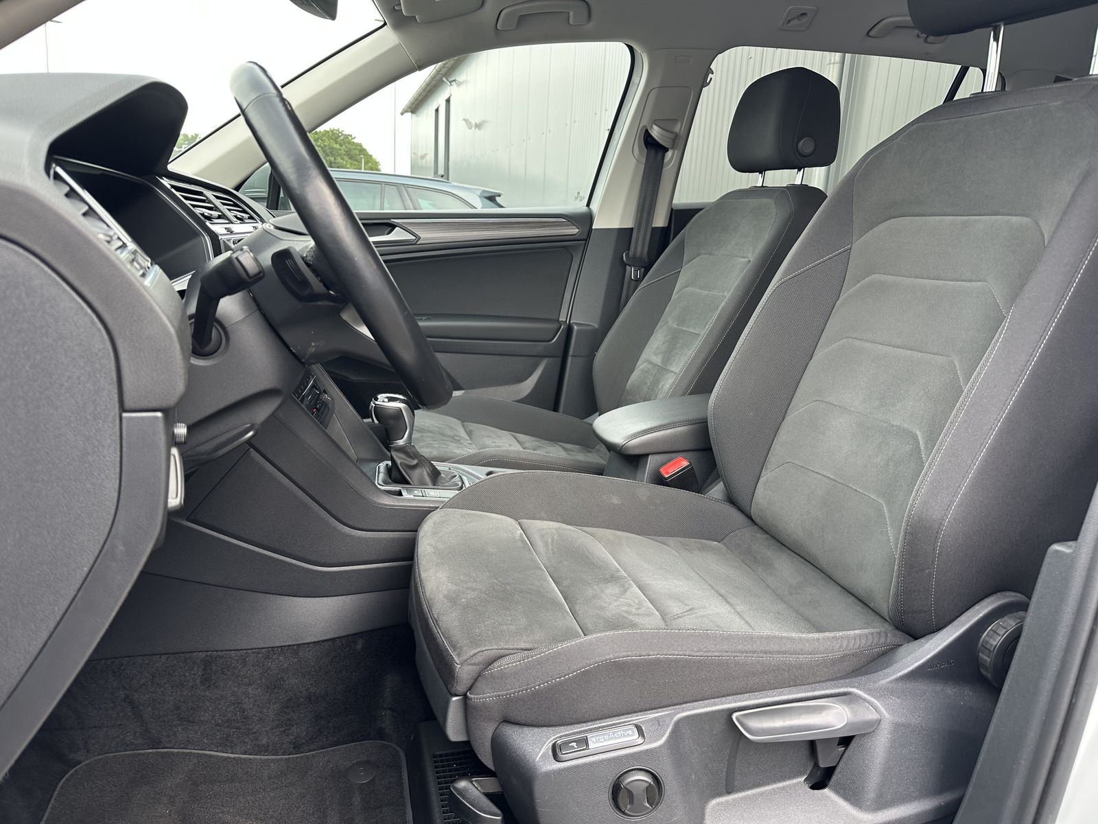 Fahrzeugabbildung Volkswagen Tiguan Allspace 4M Life 7Sitzer NAV+LED+H&K+360°