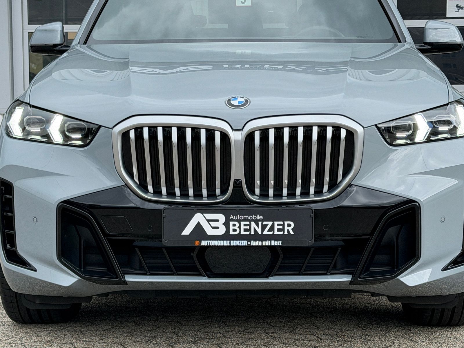 Fahrzeugabbildung BMW X5 30 d xDrive M Sport/HEAD-UP/360°/SOUND/AMBIEN