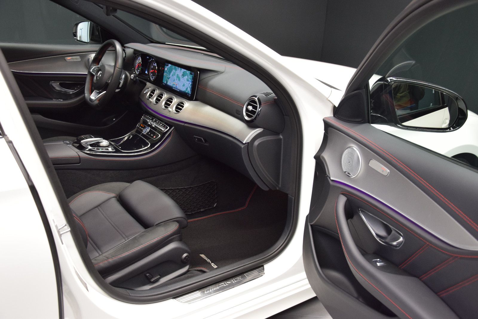 Fahrzeugabbildung Mercedes-Benz E43 AMG 4Matic Limousine Pano Burmeser Night 20"