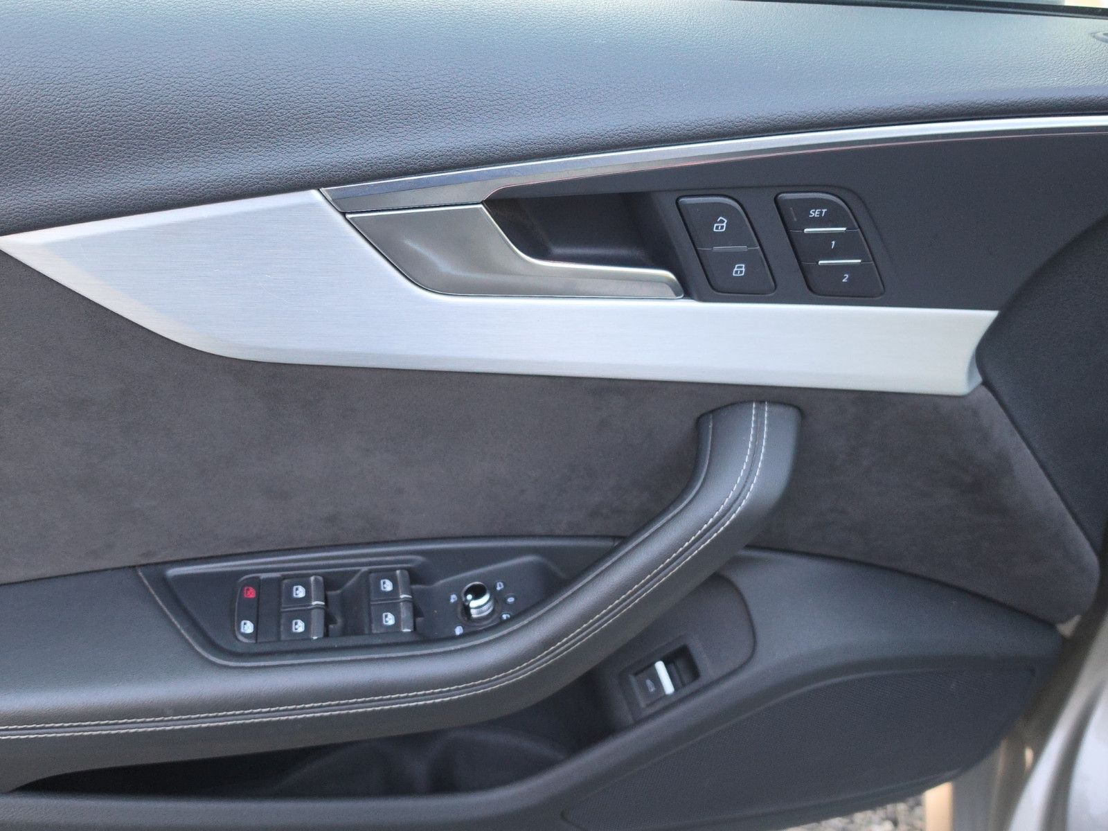 Fahrzeugabbildung Audi A4 AVANT SPORT S-LINE AUTOMATIK AUS 1.HAND