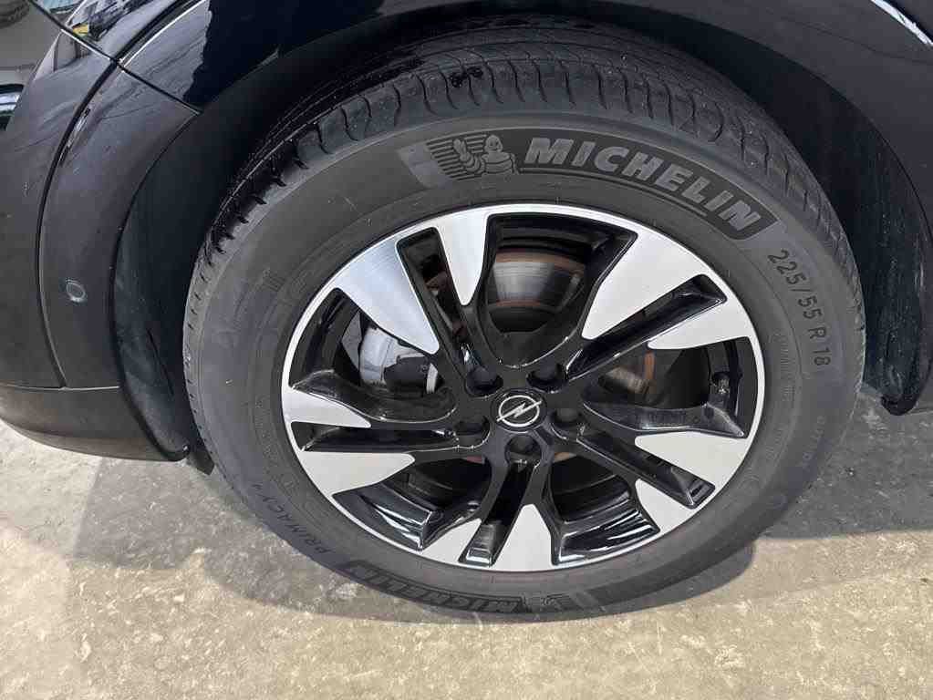 Fahrzeugabbildung Opel Grandland (X) 1.2 Elegance Ultimate ACC