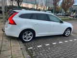 Volvo V60  2.4D6 AWD TWIN ENGINE Plug-in-Hybrid Summum - Volvo V60: D2