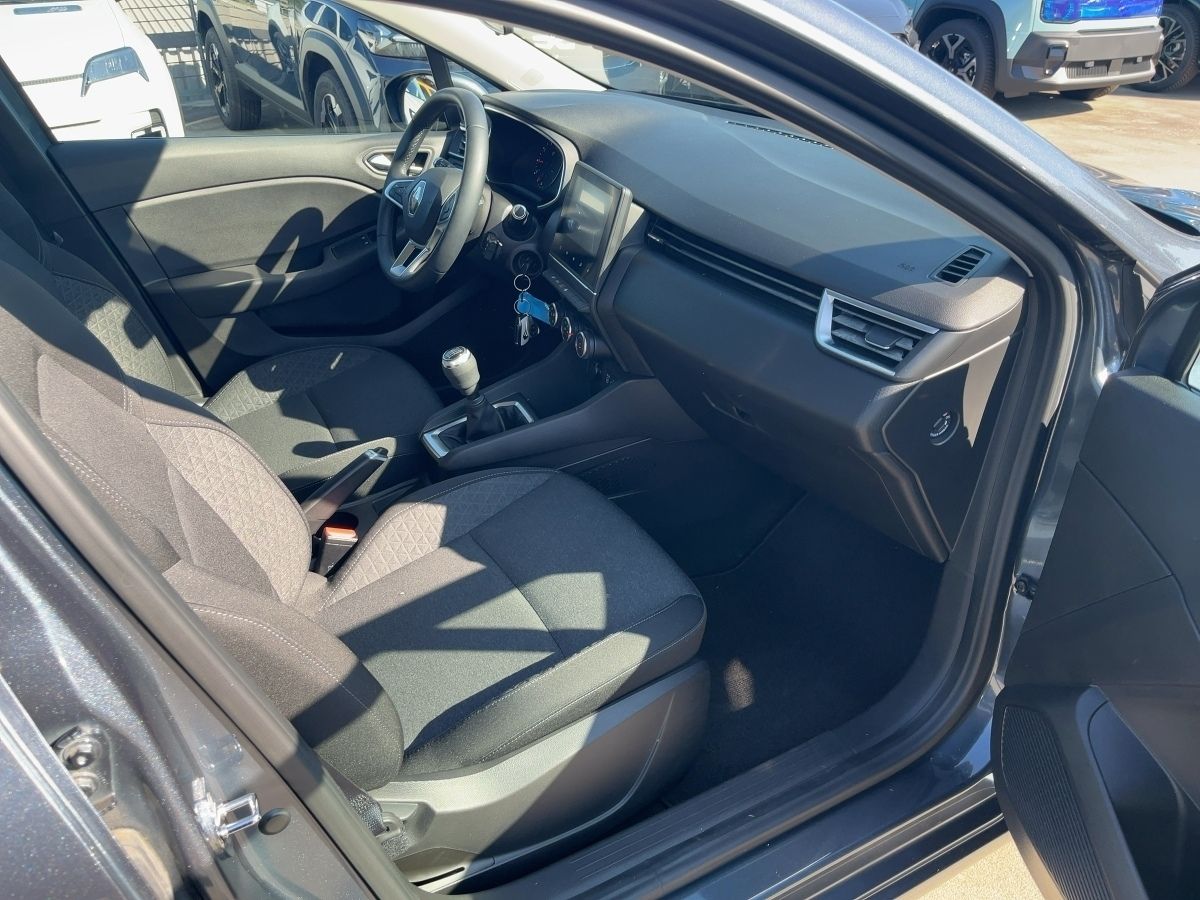 Fahrzeugabbildung Renault Clio ZEN TCe 90 EPH 7"Touch - mit KI generiert/bearbeitet