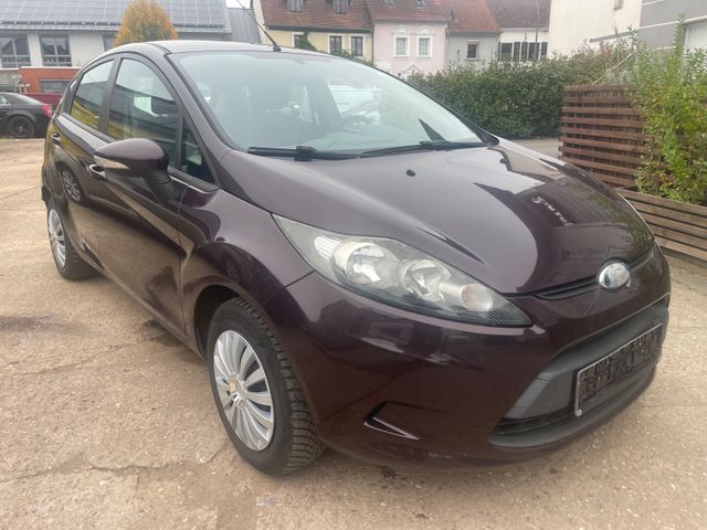 Ford Fiesta Trend 1,3L 8x FACH BEREIFT