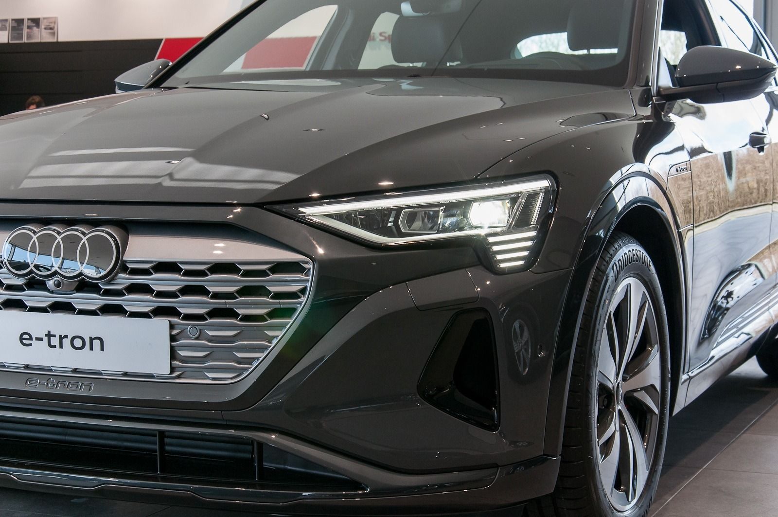 Fahrzeugabbildung Audi Q8 Sportback advanced 50 e-tron quattro 250 kW