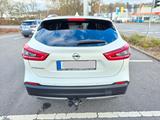 Nissan Qashqai 1.6 DIG-T N-CONNECTA N-CONNECTA - Nissan Qashqai mit Benzin-Antrieb: Limousine