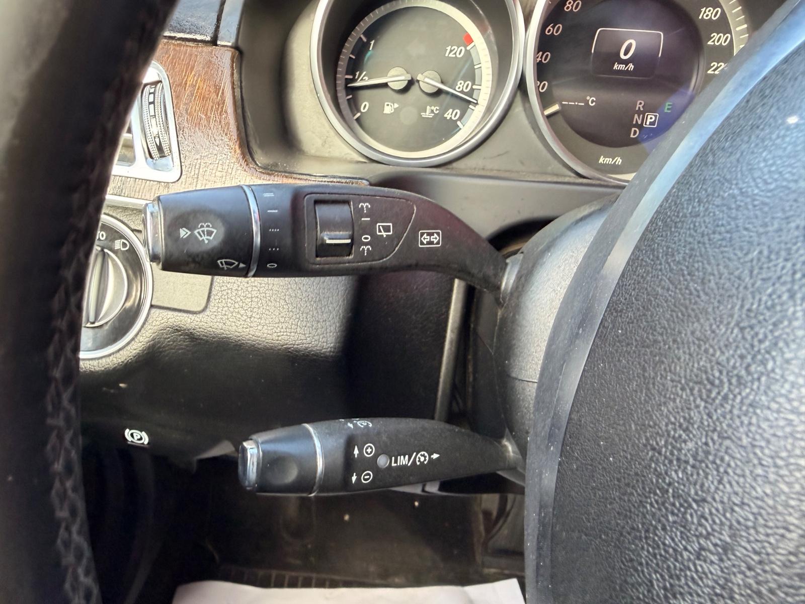 Mercedes-Benz E 220 LED AUTOMATIK LEDER PDC AHK NAVI ACC EU6