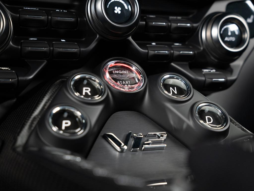 Aston Martin V12 Vantage