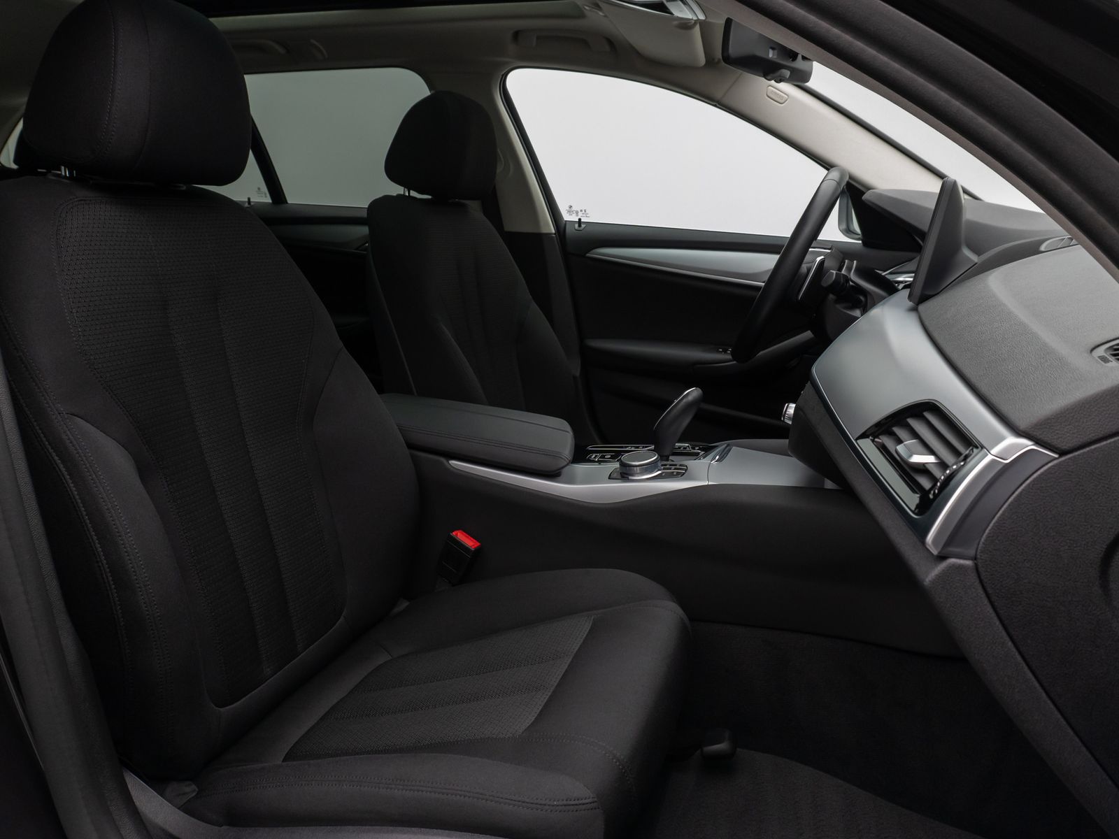 Fahrzeugabbildung BMW 530e xD Panorama DAB CockPitPro Alarm PDC 19Zoll