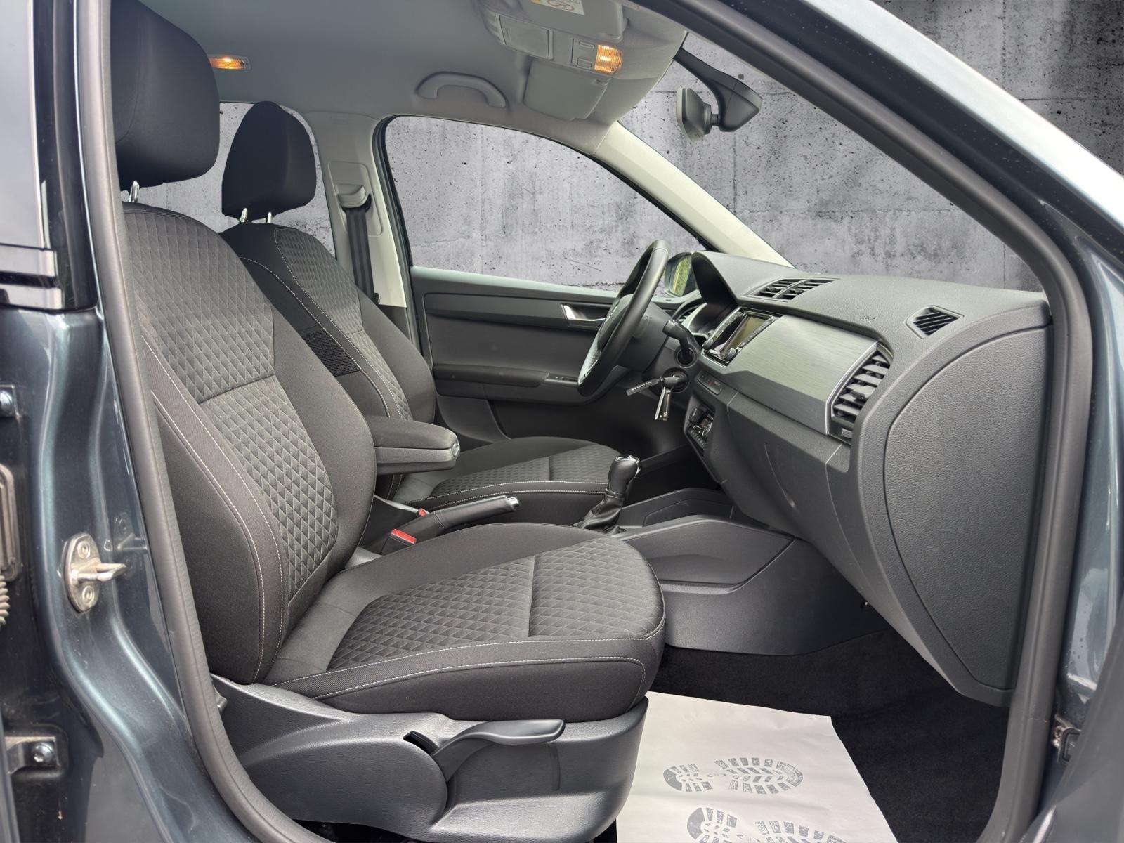 Skoda Fabia Drive*Navi*CarPlay*LED*AHK*1.Hand*uvm.