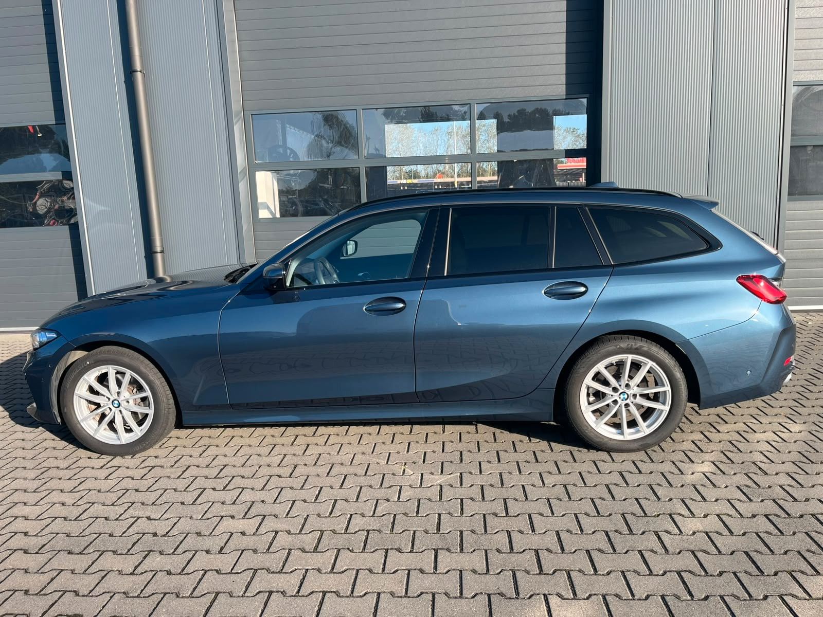BMW 320d xDrive ADAPT.LED HUD H&K DAB KAMERA imagem 3