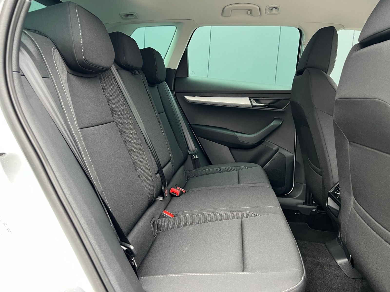 Fahrzeugabbildung SKODA Karoq Tour 1.5 TSI DSG *AHK, 17" LM-Felge, Navi,