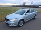 Skoda Octavia 2.0 TDI 4X4 Combi Ambiente - Skoda Octavia aus 2011: Allradantrieb