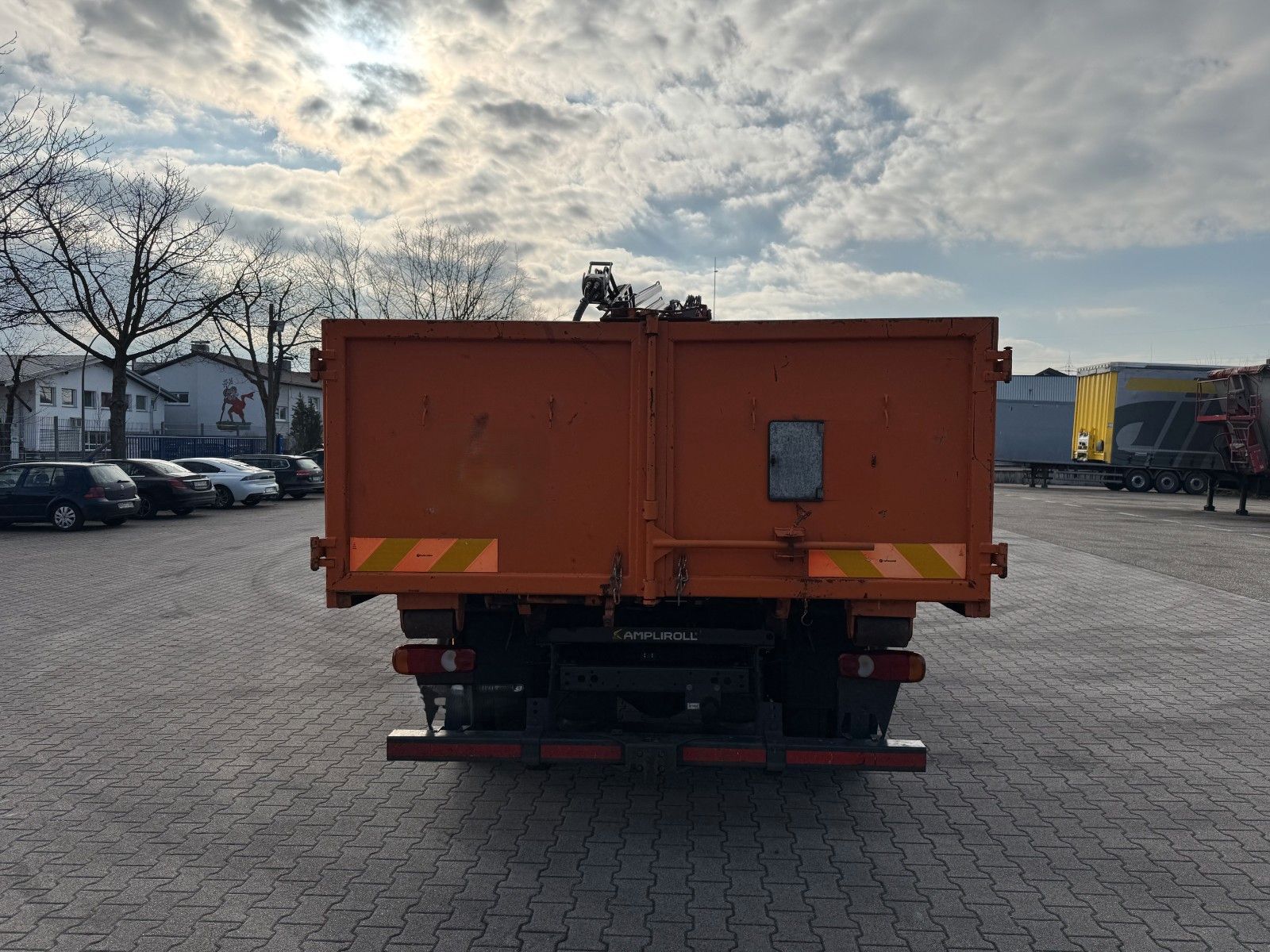 Fahrzeugabbildung DAF FA LF 180 8t Abrollkipper mit Ladekran