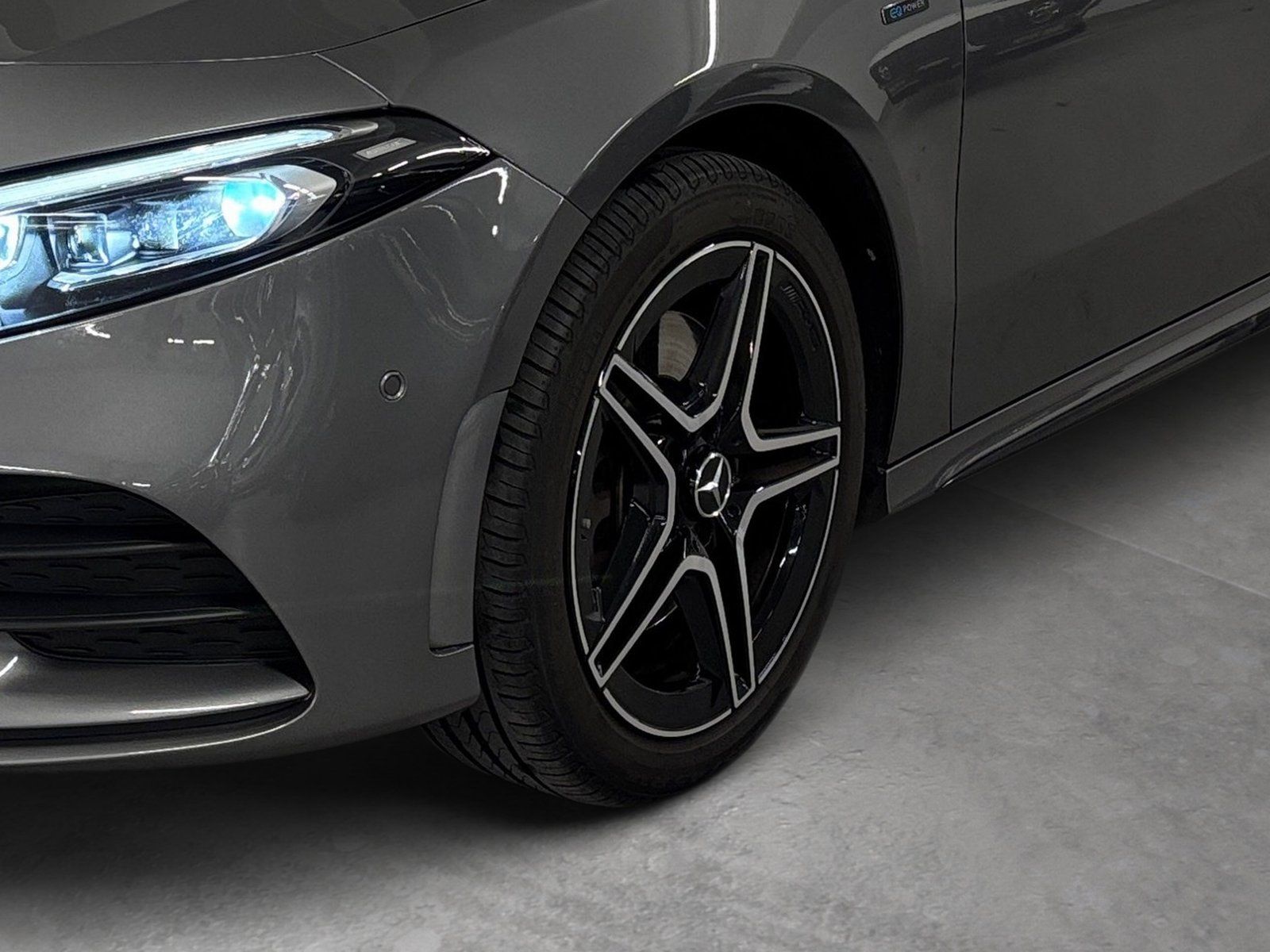 Fahrzeugabbildung Mercedes-Benz A 250 e AMG*Distronic*Panorama*AHK*Burmester*LED