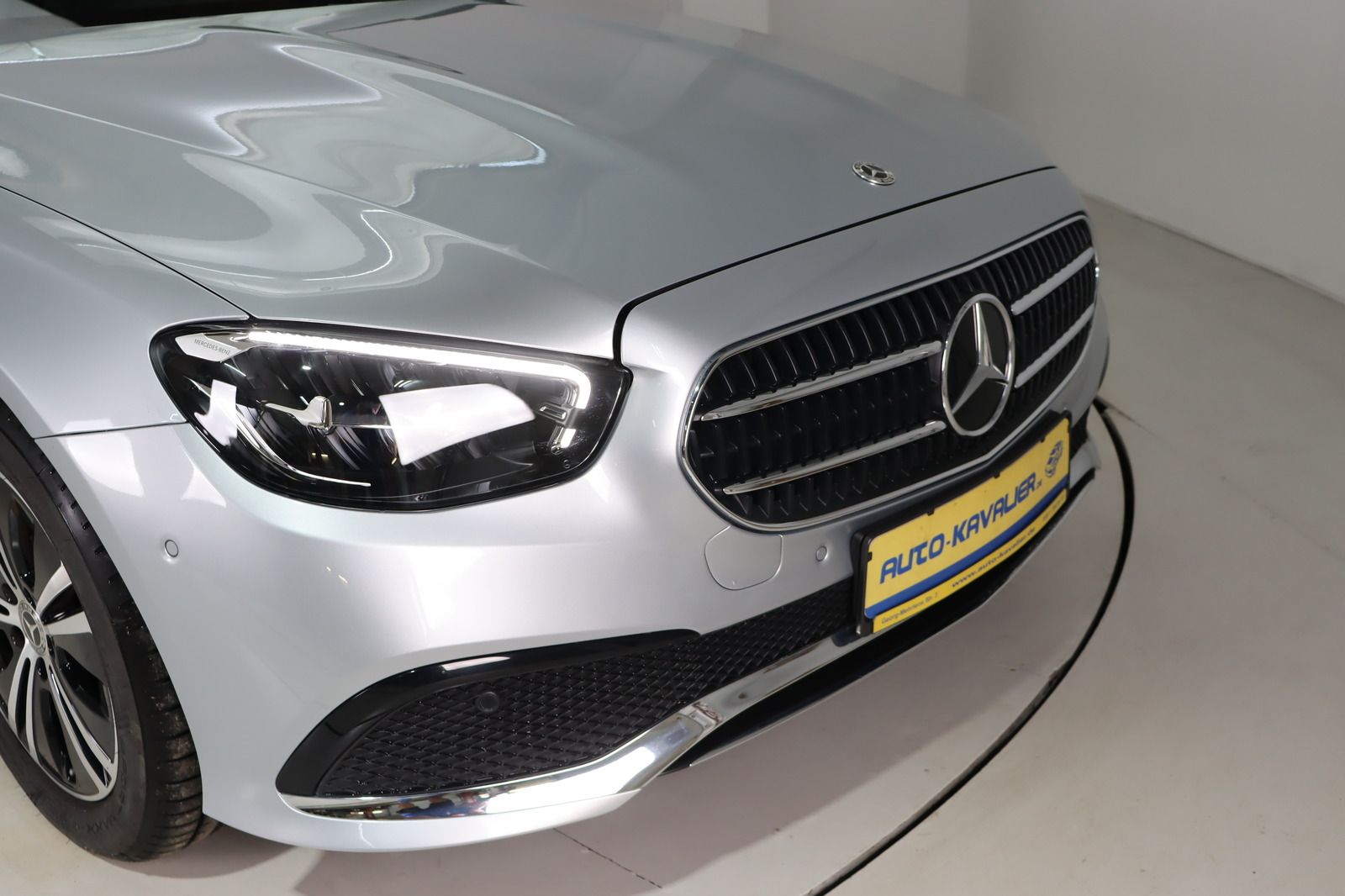 Fahrzeugabbildung Mercedes-Benz E 220 T d  * LED * DAB * Widescreen