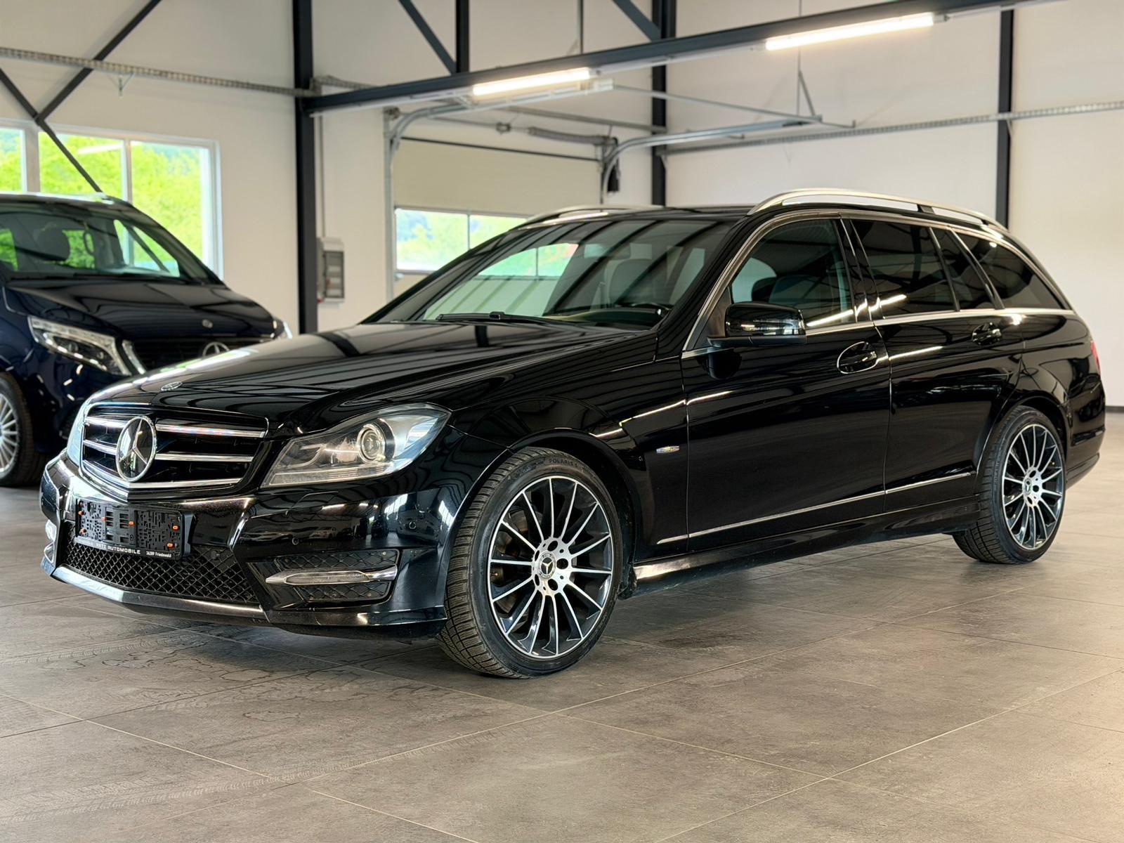 Mercedes-Benz C 220 AMG 4M BI-XEN+DISTR+AHK+ALCAN.+NAV+EL.HECK