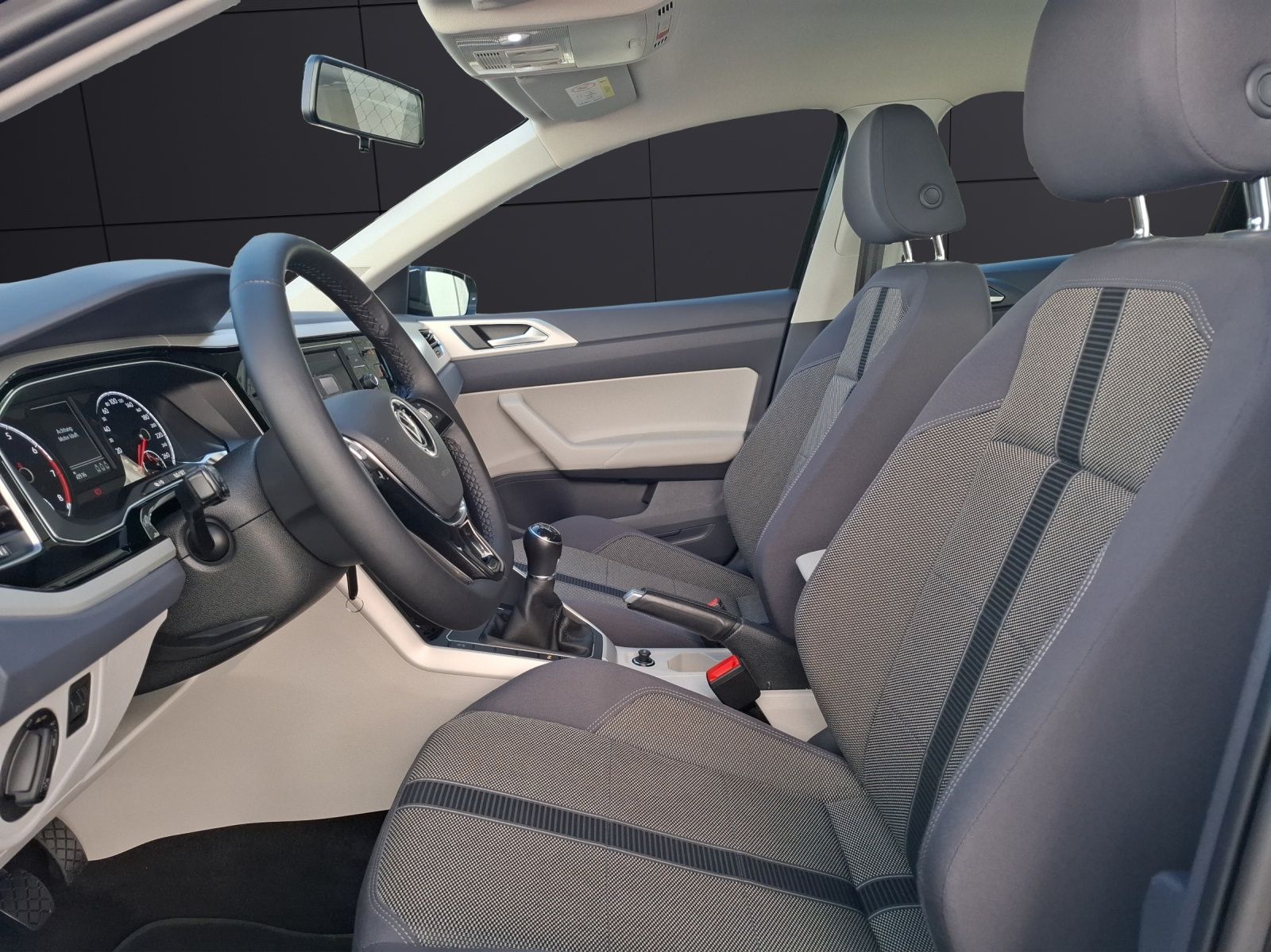 Fahrzeugabbildung Volkswagen Polo TSI Highline Klima DAB PDC SH LM