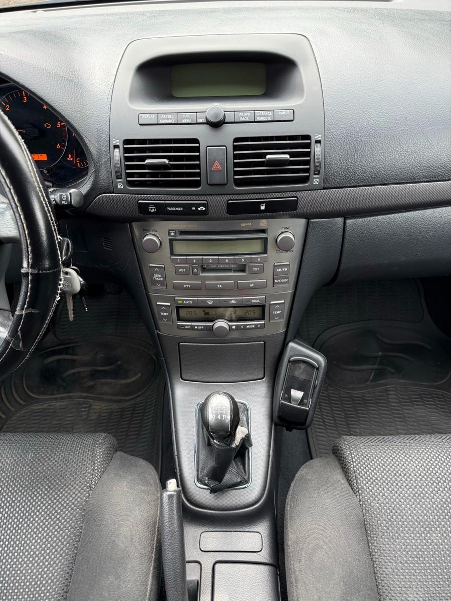 Toyota Avensis 2005 — photo 13