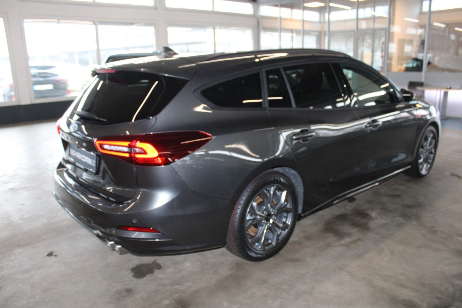 Fahrzeugabbildung Ford Focus ST-Line AHK GJR LED B&O ACC CAM SOFORT