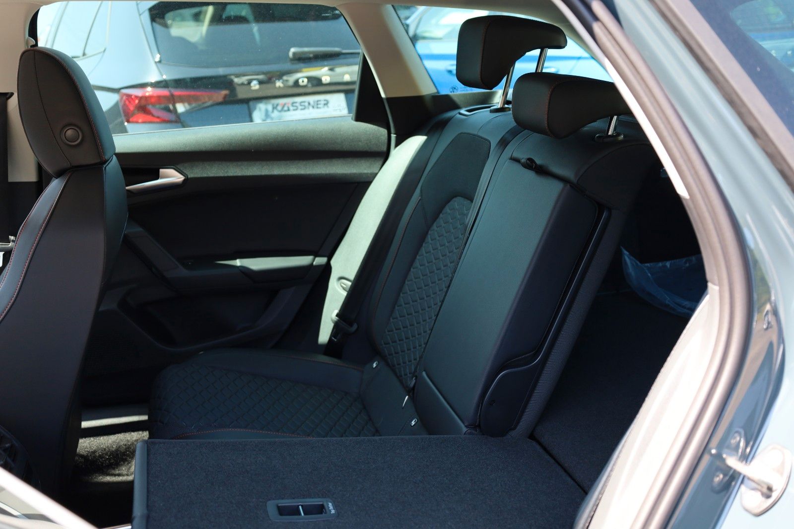 Fahrzeugabbildung SEAT Leon Sportstourer 1.5 eTSI FR *DSG *AHZV