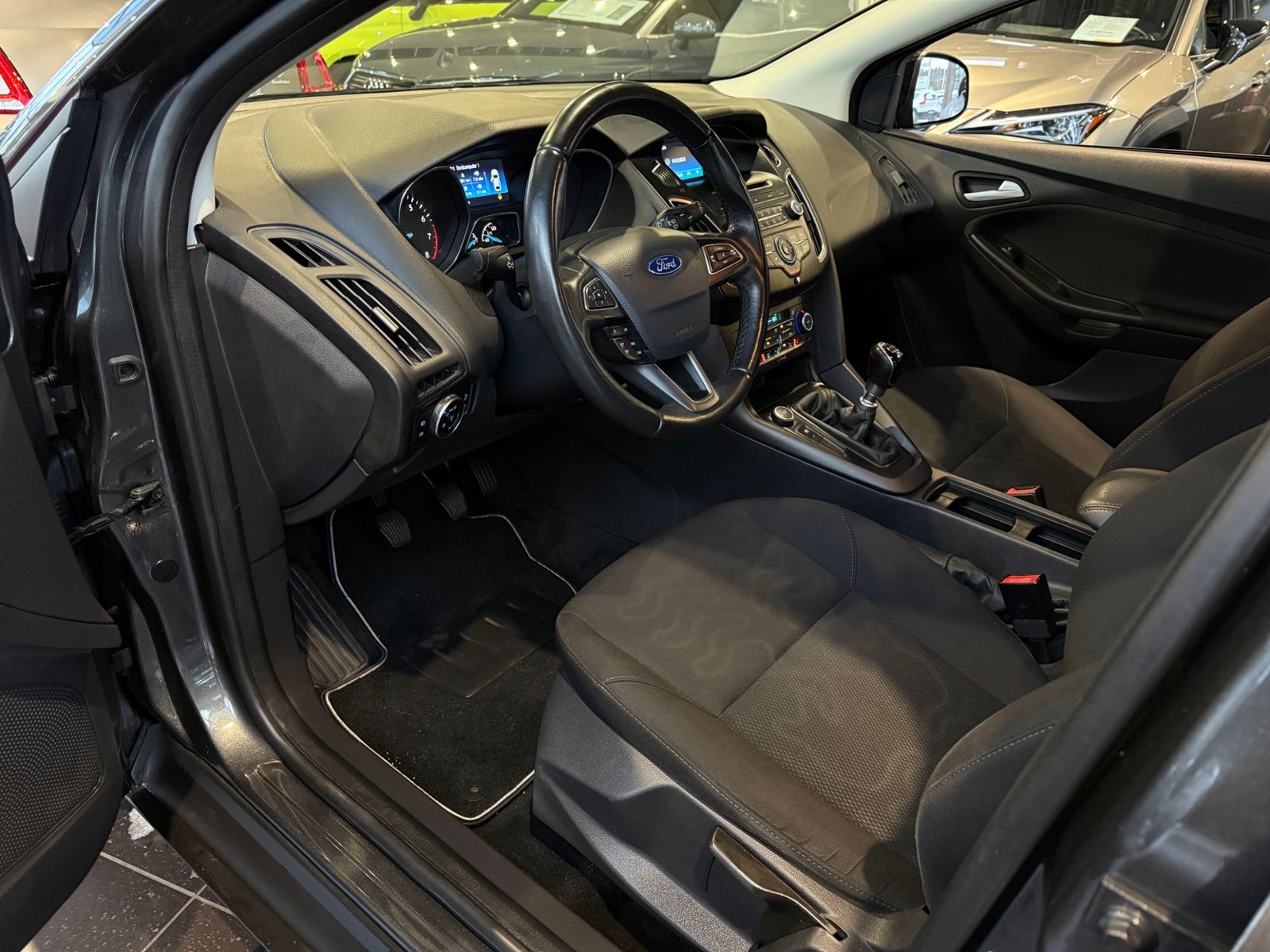 Fahrzeugabbildung Ford Focus Turnier Business KLIMA NAVI ALU