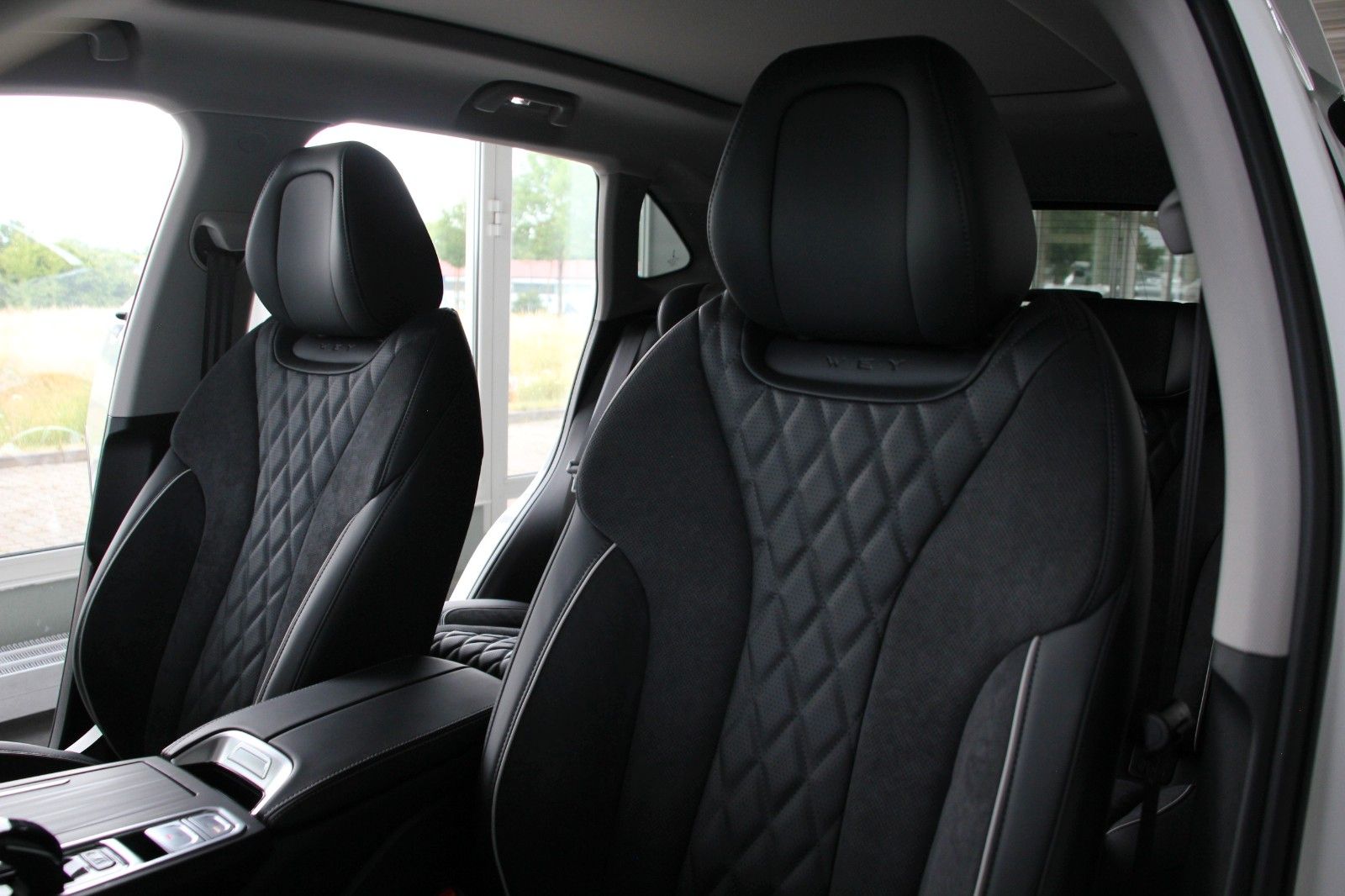 Fahrzeugabbildung GWM WEY03 LUXURY 4WD PHEV Pano, Sitzk., Winter