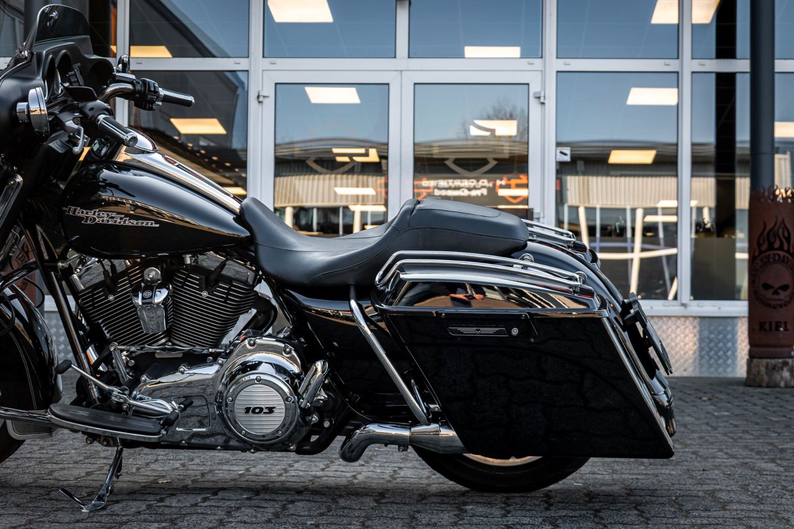 Fahrzeugabbildung Harley-Davidson FLHX Street Glide 103 cui - KERN-AUSPUFF