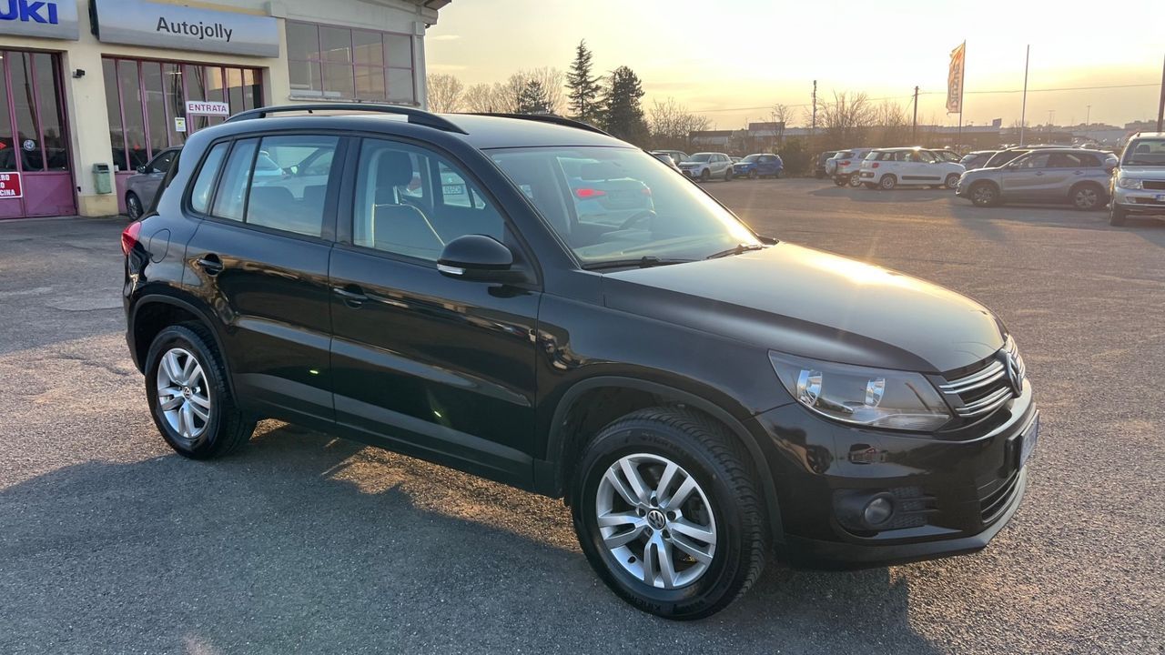 Volkswagen Tiguan - 1