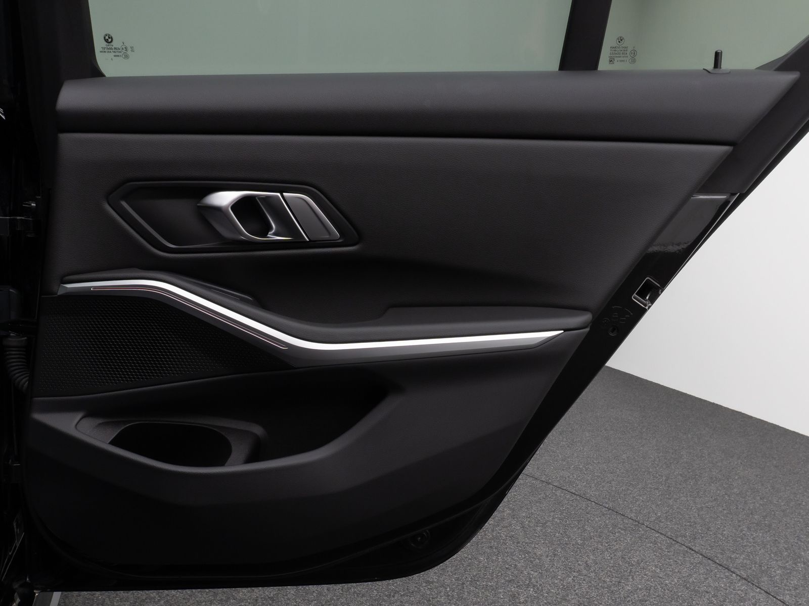 Fahrzeugabbildung BMW 320i M SportPro Glasdach Kamera HUD DAB HiFi 19"