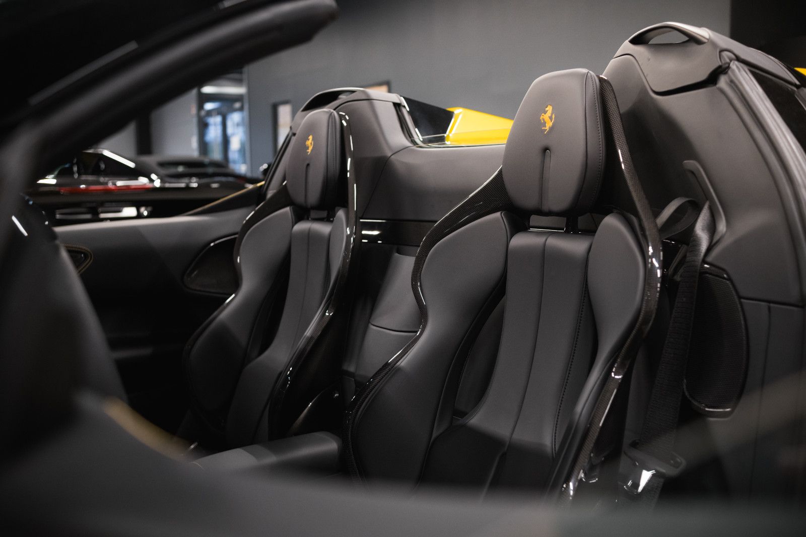 Fahrzeugabbildung Ferrari SF90 Spider-Giallo Montecarlo-Carbon